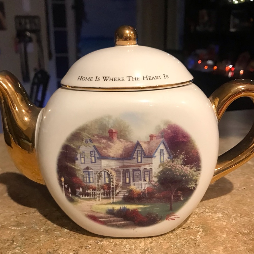 Thomas Kinkade decorative teapot “home is where the heart is”